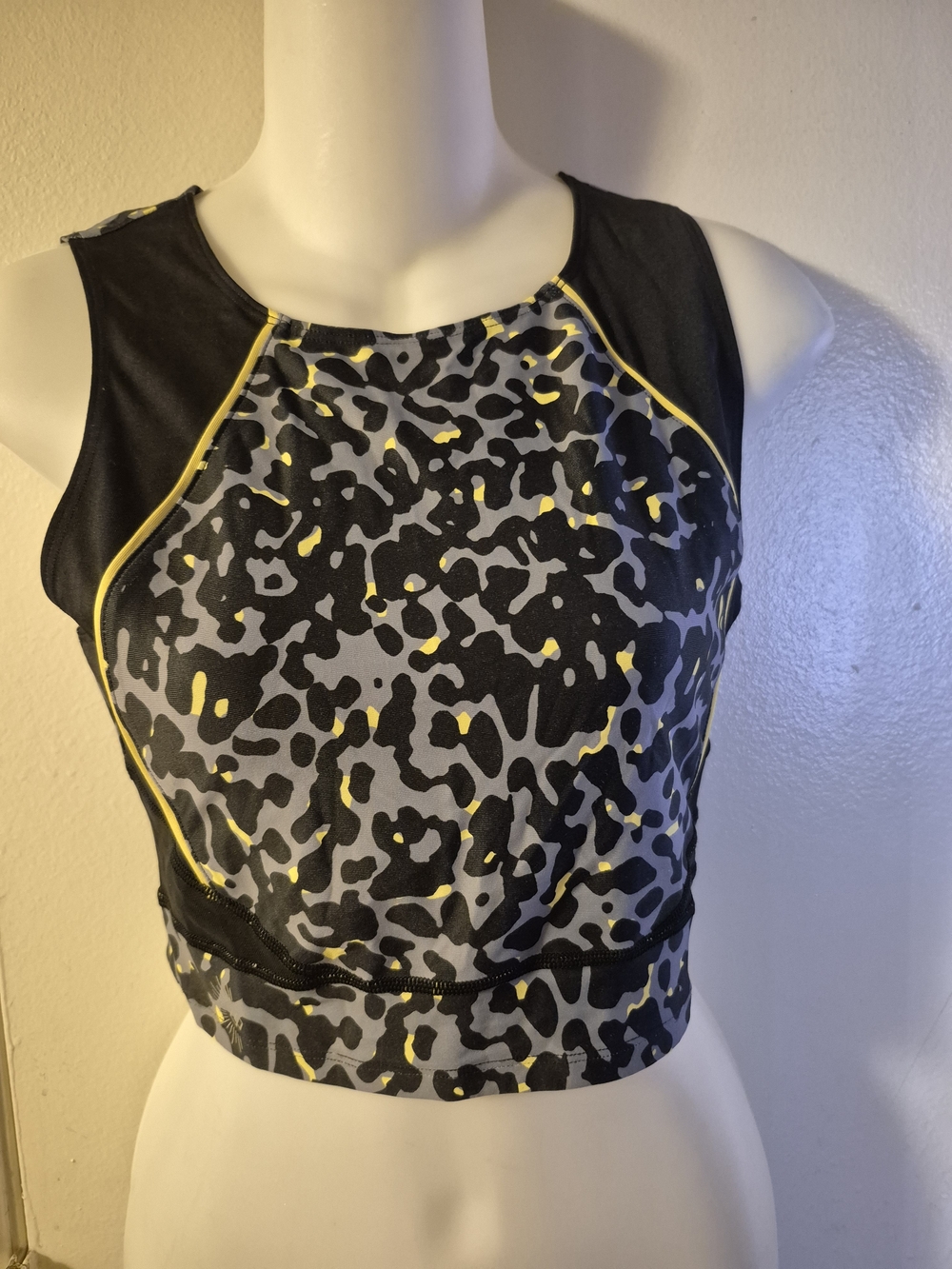 Women’s Printed Cropped Tank Top - Black, Gray & Yellow